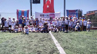 Trabzonsporlu taraftarlar Üsküdar’da karne stresini çocuk şenliğiyle attı