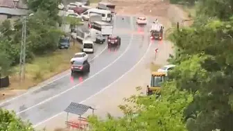 Adana'da şiddetli yağış yolu kesti