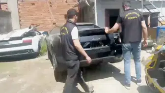 Lüks araçlarda şasi numarası sahteciliği yapan çeteye operasyon