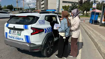 Kocaeli zabıtası YKS günü öğrencilerin yardımına koştu