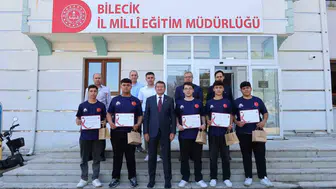 Bilecikli gençler dünya şampiyonluğunu başarı belgesiyle taçlandırdı