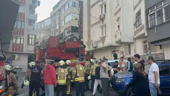 Gaziosmanpaşa’da sabah saatlerinde binayı dumanlar sardı