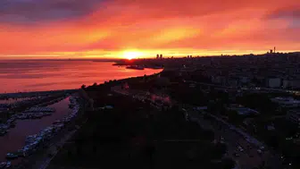 Sağanak sonrası İstanbul gökyüzü renk cümbüşüne döndü