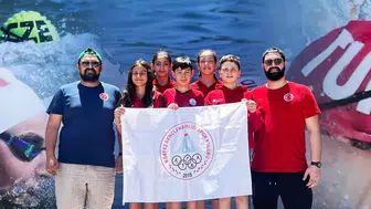 Körfezli genç yüzücüler ay-yıldızlı formayı kaptı