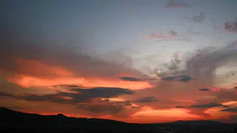 Afyon’da gün batımı gökyüzünü tabloya çevirdi
