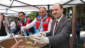 Oltu sokaklarında aşure bereketi