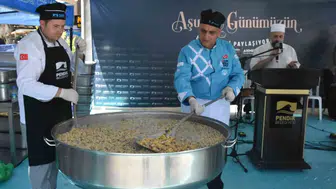 Pendik sokaklarında aşure bereketi
