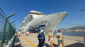 Bodrum dev kruvaziyerle gelen binlerce turisti ağırlıyor