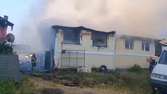 Sakarya’da geceyi aydınlatan yangın evi küle çevirdi