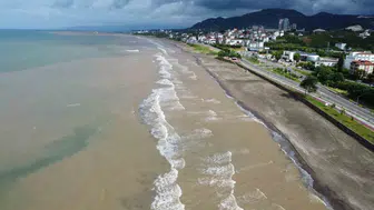 Ordu’da şiddetli yağış denizin rengini kahverengiye çevirdi