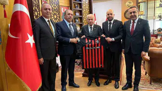 Devlet Bahçeli’ye Çorum FK’den Süper Lig forması