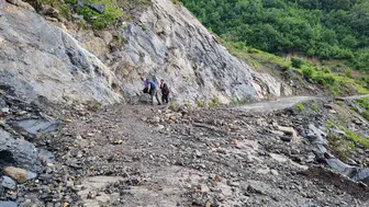 Osmaniye’de heyelan köy yolunu yuttu
