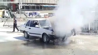 Kastamonu merkezde seyir halindeki otomobil bir anda yandı