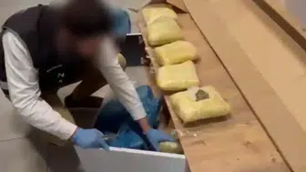 Antalya’da televizyon ünitesine saklanmış 7 kilo uyuşturucu yakalandı