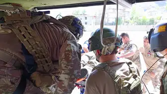 Yüksekova’da sarp arazide mahsur kalan cenazeyi helikopter kurtardı