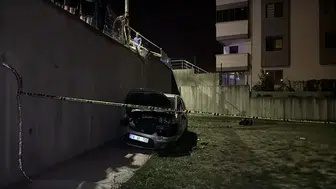 Safranbolu’da otomobil yoldan çıkıp apartman bahçesine uçtu