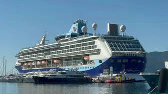 Dev kruvaziyer binlerce turisti Marmaris sahillerine taşıdı