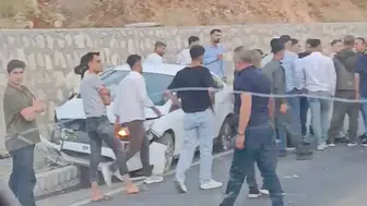 Siirt’te düğün konvoyu kazası Araç kaldırıma uçtu