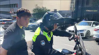Sınav maratonunda nefes kesen anlar: Kimlik unutanın yardımına polis, yanlış okula gidenin imdadına vatandaş koştu