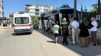 Antalya’da servis şoförü direksiyon başında fenalaştı