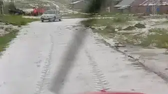 Sivas Kazanpınar’da dolu yağışı tarlaları ve köy yollarını vurdu