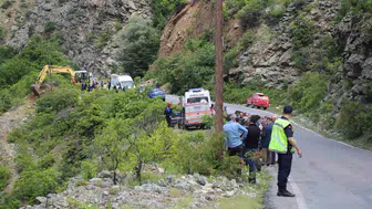 Şavşat Deresi’nde kaybolan baba ve oğul her yerde aranıyor