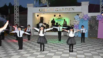 Bilecikli minikler mezuniyet heyecanını sahnede yaşadı