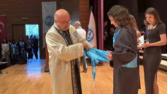 Kayseri Üniversitesi mezuniyetlerinde kep yerine ahilik geleneği şed kuşanıyor