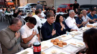 Cemil Tugay Kınık'ta sofraya oturdu