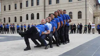Sivaslı infaz koruma memurları halay çekerek stres attı