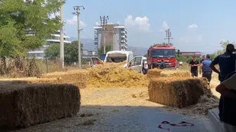 Aydın’da saman taşıyan TIR köprüye takılınca ortalık savaş alanına döndü