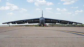 California üzerinde devasa B-52 bombardıman uçağı yere çakıldı