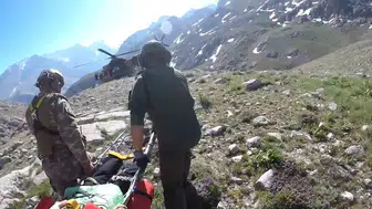 Aladağlar’da bacağı kırılan dağcıyı askeri helikopter kurtardı