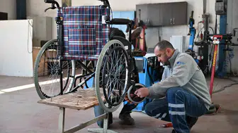 Manisa’da engelli vatandaşların tekerlekli sandalyeleri artık ücretsiz tamir ediliyor