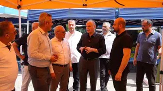 Düzce Belediye Başkanı Özlü pazarcı esnafıyla sabah kahvaltısında buluştu