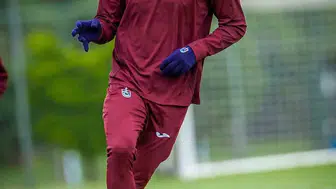 Trabzonspor’dan büyük hamle Ernest Muçi resmen imzayı attı