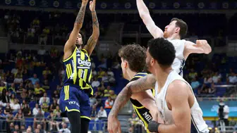 Fenerbahçe Beko nefes kesen maçta Anadolu Efes'i devirdi