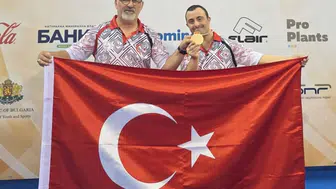 İzmirli Alper Öztürk dünya şampiyonasını 7 altınla kapattı