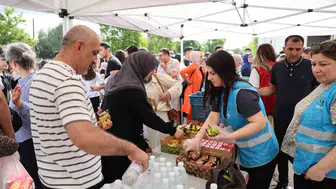 Menemen Belediyesi sınav günü öğrencileri yalnız bırakmadı