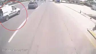 Ankara'da otobüs kazasının dehşet anları kameraya yansıdı