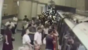 Gayrettepe metrosunda yankesicilik anbean kameraya yansıdı