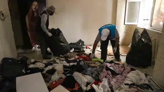 Diyarbakırda mahalleliyi bezdiren çöp ev boşaltıldı