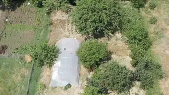 Sakarya'da sera görünümlü uyuşturucu tarlasına dronlu baskın