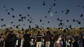Bitlis Eren Üniversitesi'nde 2 bin 800 genç diplomalarına kavuştu