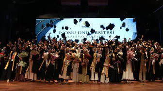 İnönü Üniversitesi İlahiyat Fakültesi öğrencileri mezuniyet heyecanı yaşadı