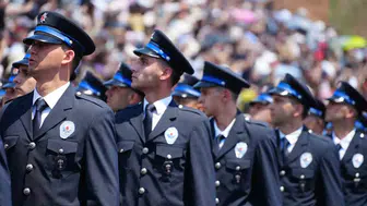 Yeni mezun polislere 15 Temmuz mesajı İradenizi kimseye teslim etmeyin