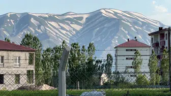 Yüksekova dağlarında haziran ayına özel zebra desenli manzara