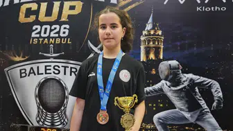 Eskişehirli genç eskrimciler İstanbul’da kürsüye çıktı