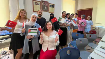 İzmir’de yabancı gelinler Türkçe ile hayata tutunuyor