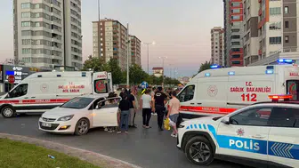 Kayseri'deki kazada yaralanan sürücüye emniyet müdürü yetişti